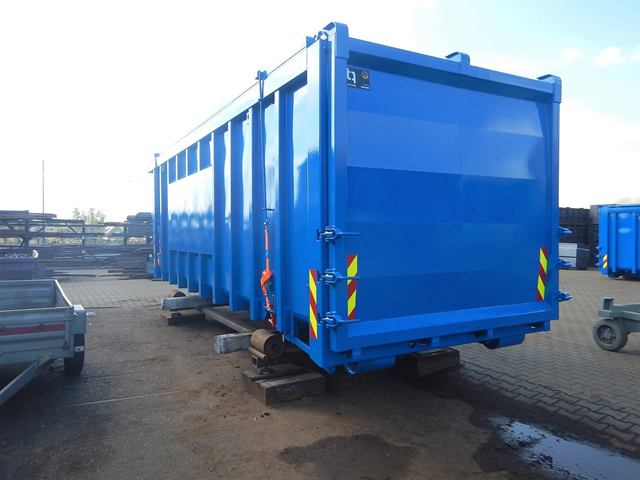 Blå containere klare for levering