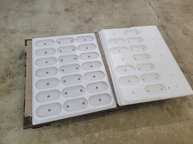 Prototyp i kompositt med rom for elektroniske komponenter
