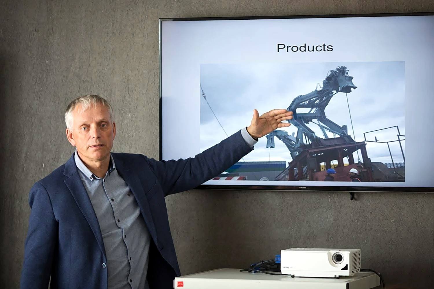 Bjørn Kverneland presenterer for besøkende